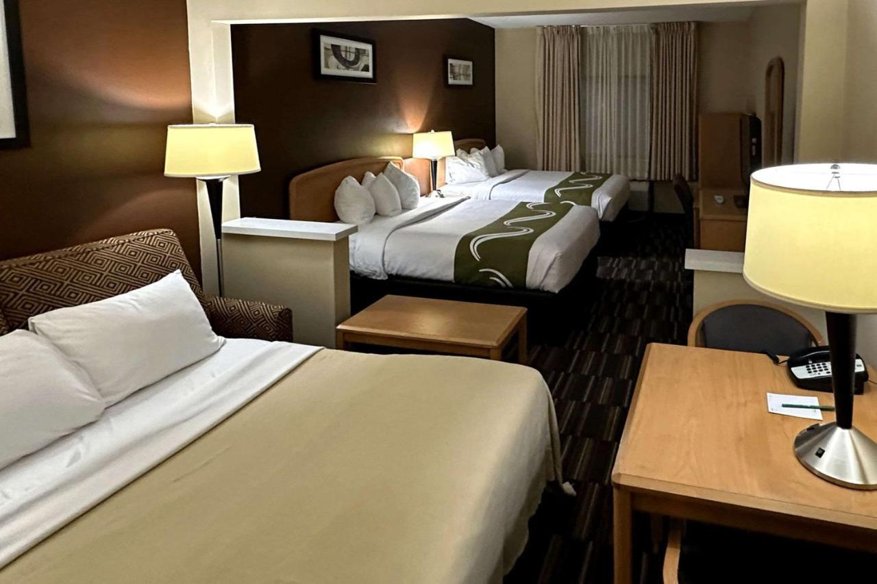 Quality Suites Near West Acres Fargo Extérieur photo
