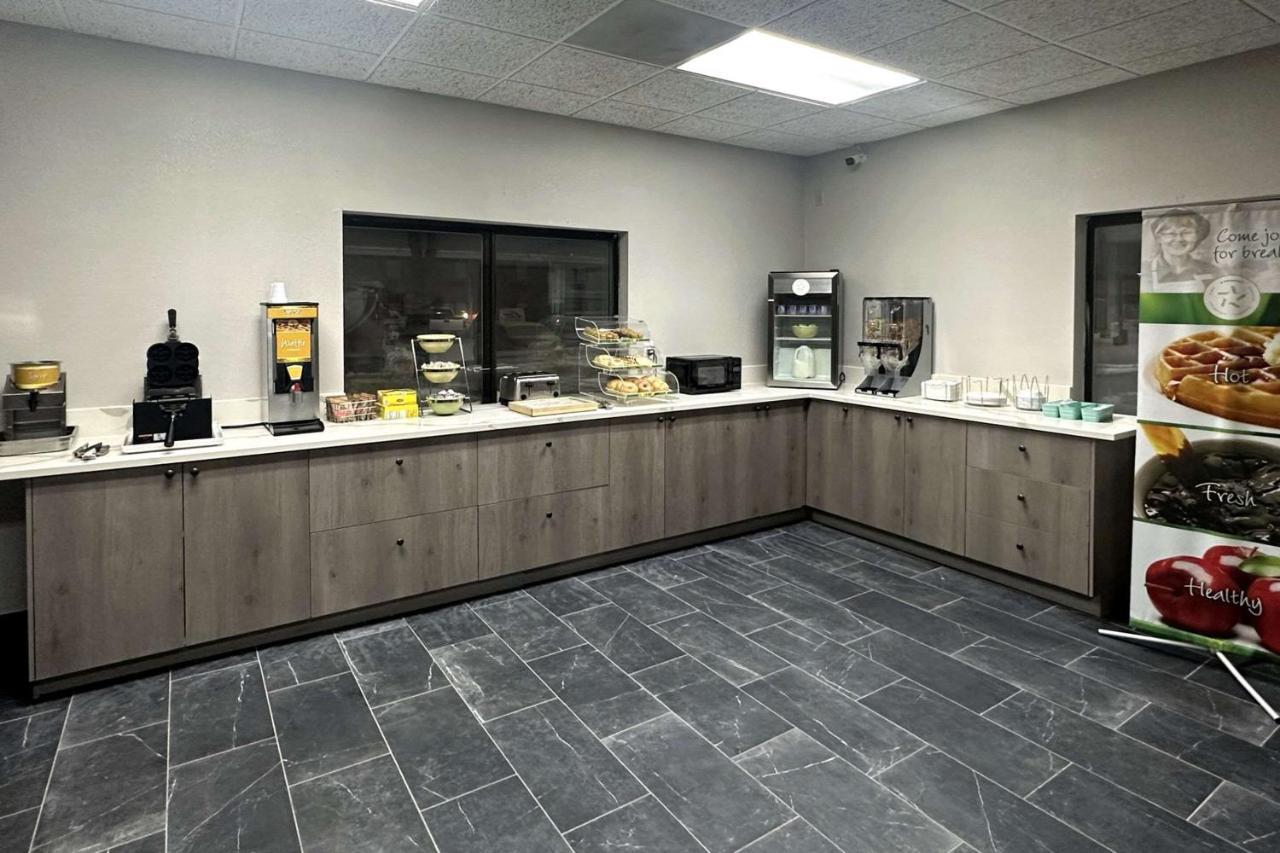 Quality Suites Near West Acres Fargo Extérieur photo