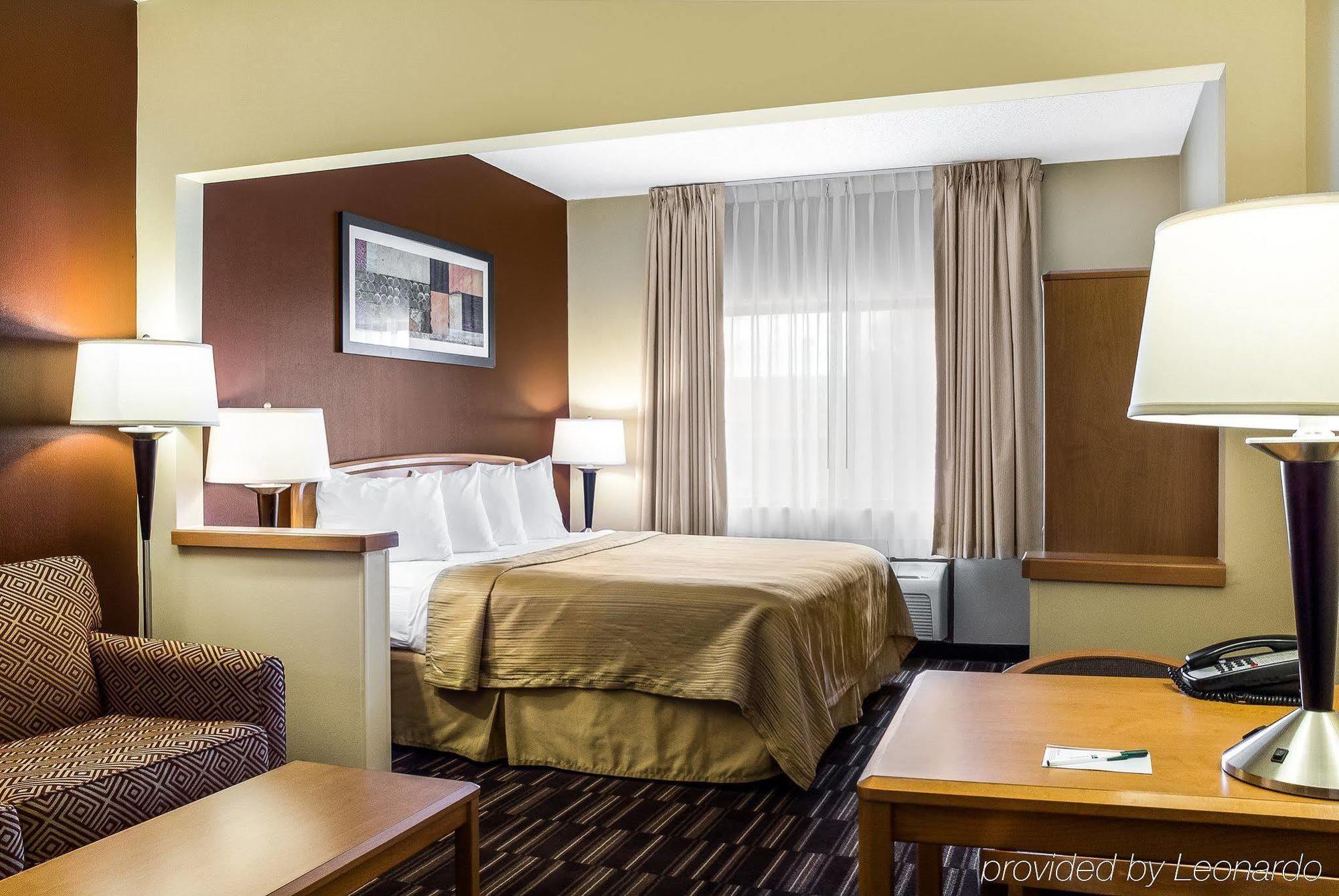 Quality Suites Near West Acres Fargo Extérieur photo